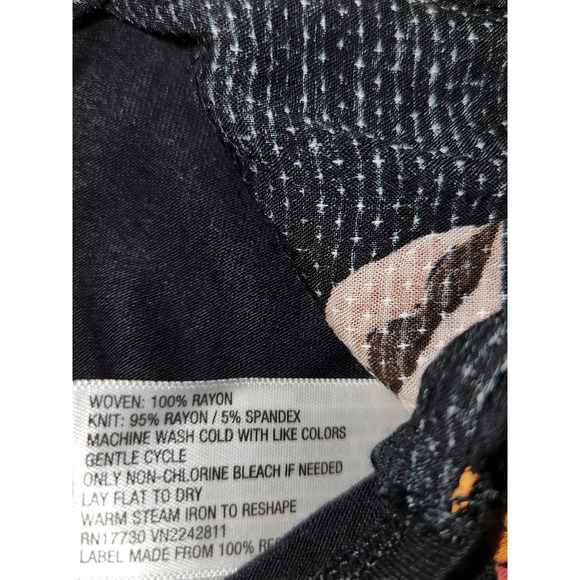 A New Day NWT Black Floral Sleeveless‎ Crossover Tank Top Size Small - Picture 3 of 7